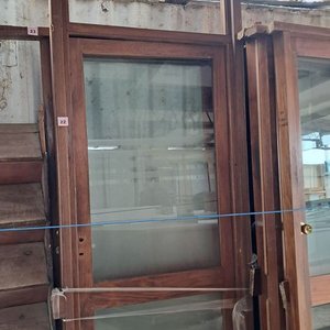 Lote anterior: Puerta de madera con mampara y vidrio