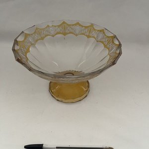 Centro de Mesa de Vidrio Labrado con Detalles Dorados - imagen 6