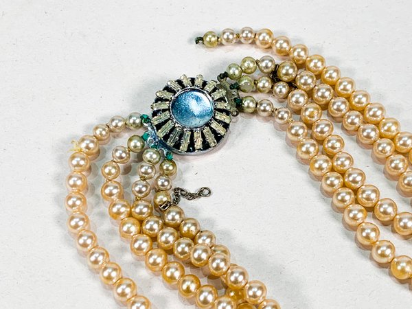 Collar de perlas fantasía de cuatro vueltas con broche - imagen 3