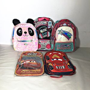 Lote siguiente: Lote de 5 Mochilas Infantiles: Panda, Cars y Estrellas Brillantes