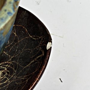 Dos piezas de cerámica firmadas: centro Ounanian y pote - imagen 7