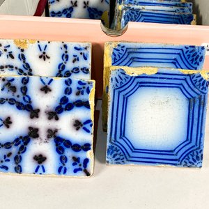 Lote de Cerámicas Antiguas Cuadrangulares con Diseños Variados - imagen 2