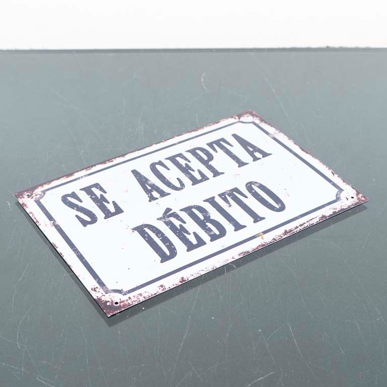 Lote siguiente: Chapa moderna "Se acepta debito"