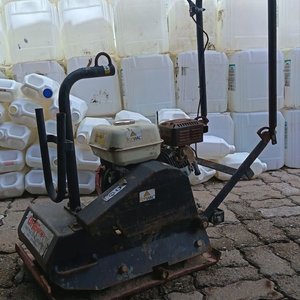 Compactadora Vibratoria Unidireccional (Heavy Duty) - Motor a gasolina profesional Honda GX160 de 5.5 HP. – Detalles de Uso Sin Probar – Se Vende a la Vista - imagen 11
