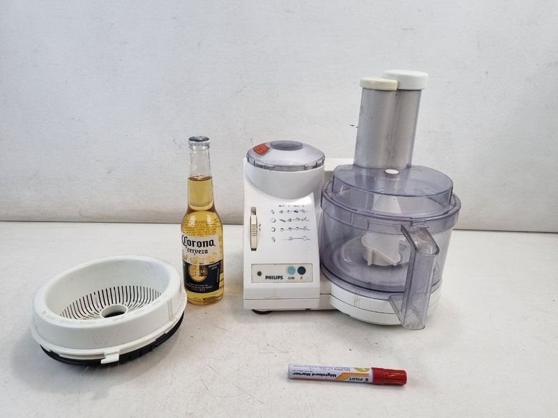 Procesadora de Alimentos Philips con Accesorios de Corte y Rallado