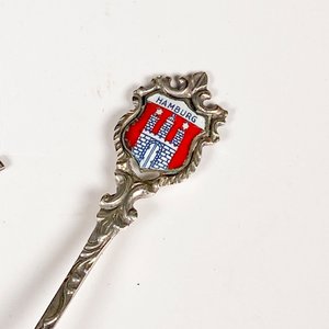 Tres Cucharitas de Plata Inglesa con Esmalte y Escudos de Ciudades - imagen 6