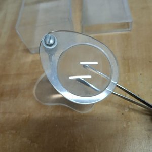 Lupa de Relojero o Filatélico con Pinza y Estuche - imagen 2