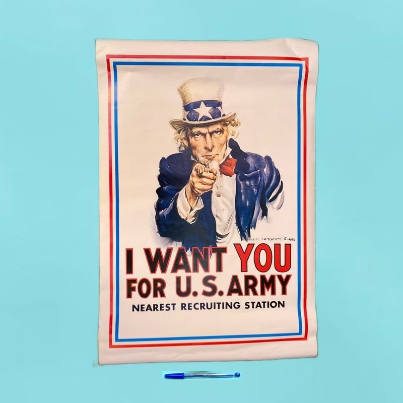 Vintage. Poster-afiche de recltamiento militar Con el diseño del Tío Sam (Uncle Sam) . Es la personificación nacional de los Estados Unidos y de su gobierno federal.Posters Inc. Massachussets 86.5 cm x 58 cm.