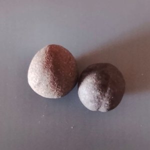 Lote siguiente: Dos Boleadoras Pequeñas para Caza