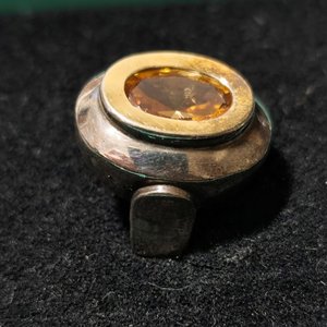 Anillo Pesado de Plata con Ribete de Oro y Piedra Citrino Ovalada - imagen 1