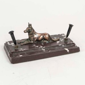 Lote siguiente: Portalápices de Granito con Figura de Perro de Metal