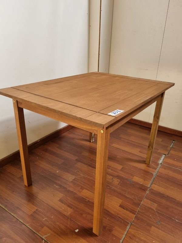 Mesa de comedor en madera - imagen 3