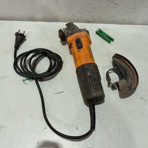 Lote siguiente: Amoladora Eléctrica Naranja con Accesorios