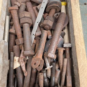 Cajón con Bulones y Tuercas Variados - imagen 2