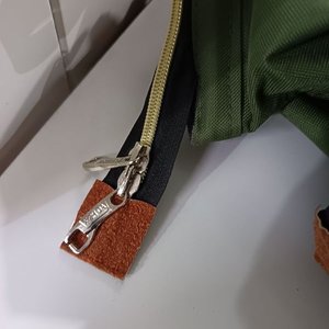 Set de Viaje: Mochila con Ruedas y Bolso Chico a Juego X.SH.D. Verde Lona - imagen 11