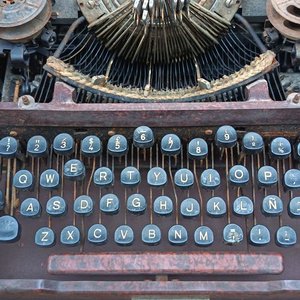 Máquina de Escribir Antigua Alemana con Maletín Original - imagen 5