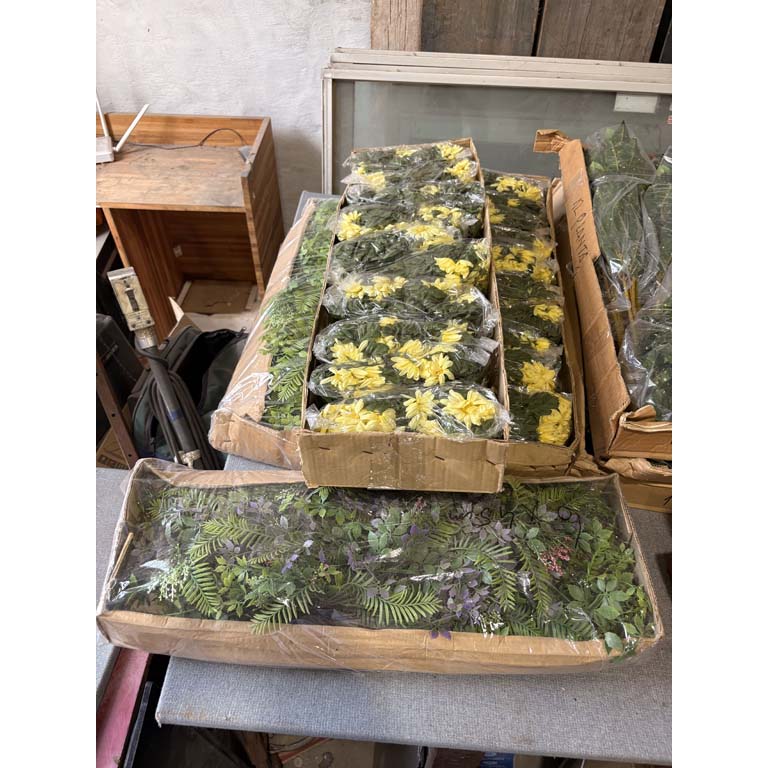 Lote anterior: Decoración Floral Artificial en Cajas