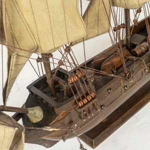 Adorno de Barco a Vela de Madera con Bandera de Artigas - imagen 2