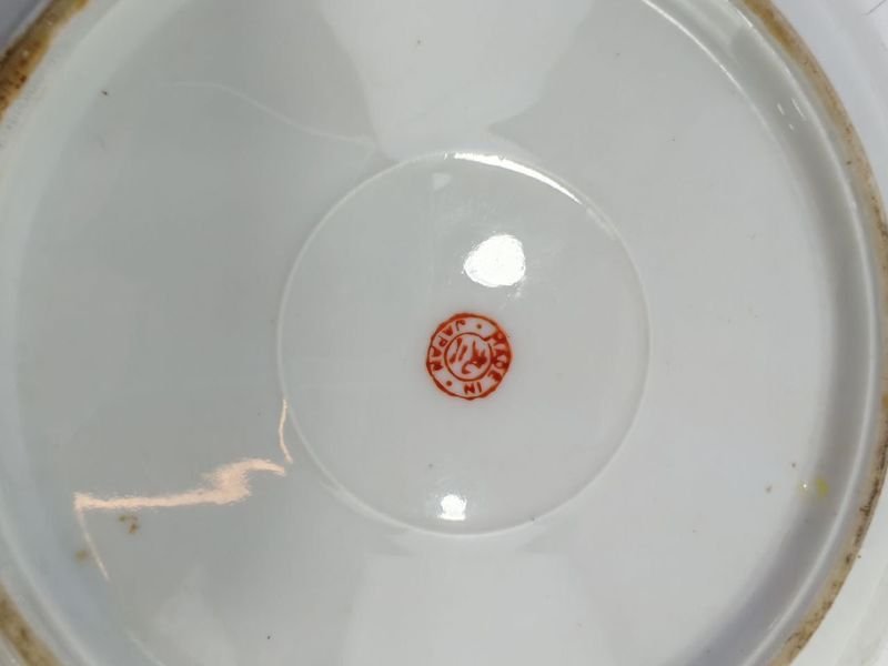 Adornos y Vajilla de Porcelana con Diseños Artísticos - imagen 8