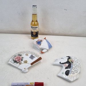 Set de 3 Adornos Orientales de Porcelana para Colgar: Abanico, Paraguas y Busto - imagen 2