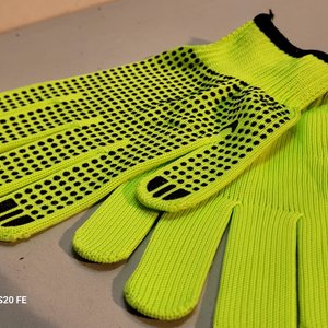 Casco de Seguridad Naranja con Protección Facial, Orejeras y Guantes Verdes - imagen 5