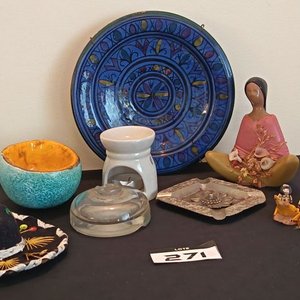 Lote anterior: Conjunto Decorativo: Plato Azul, Figuras y Recipientes