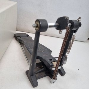 L 409 - Varias Piezas - Lote de instrumental electronico vintage y accesorios, incluye osciloscopio analogico, UPS APC y pedal de bateria de transmision a cadena - imagen 6