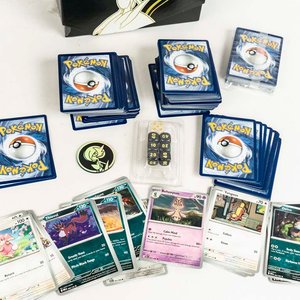 Lote de 307 cartas de Pokémon originales en inglés y accesorios, presentado en caja - imagen 2