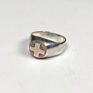 Lote siguiente: Anillo de Enfermera Plata y Oro con Cruz - Medida 16mm