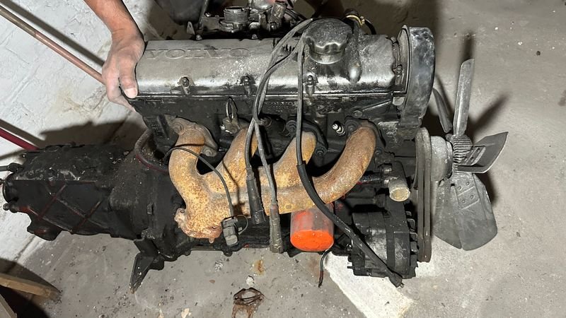 Motor VOLVO 244 con caja de cambio en venta
