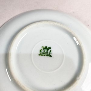 Juego de Café de Porcelana Blanca con Flores Rosas y Borde Dorado - imagen 5