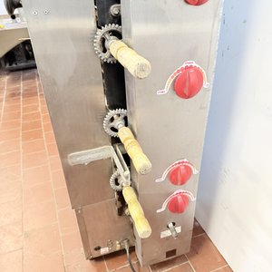 Spiedo Eléctrico a Gas Progas para 30 Pollos con Puertas Corredizas y Ruedas - imagen 4