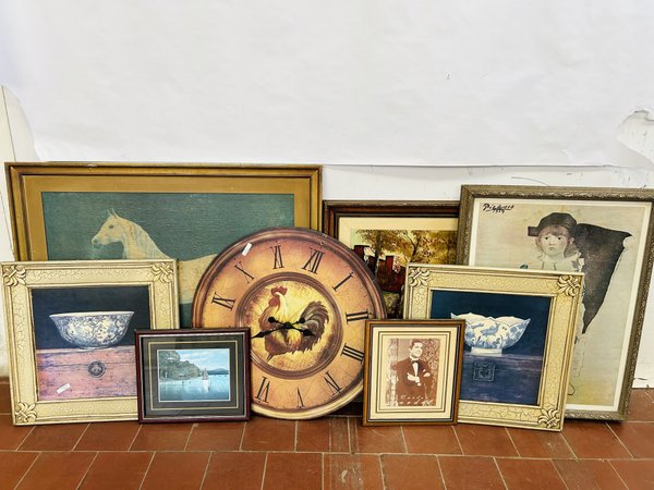 Lote de 8 Láminas Enmarcadas con Reloj de Pared y Cuadros Variados