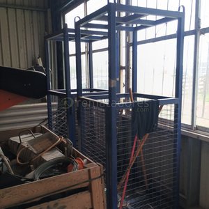 Lote siguiente: Jaula Metálica Azul para Almacenamiento o Transporte
