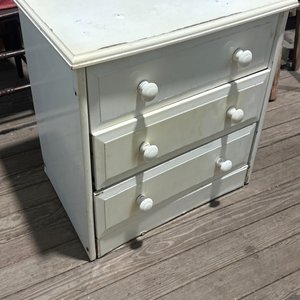 Lote anterior: Cajonera Blanca Antigua de Madera