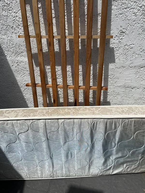 Lote anterior: Colchón de 1 plaza + parrilla de cama madera: una opción cómoda y práctica