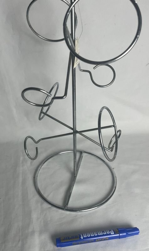 Rack de Metal con Diseño Circular - imagen 4
