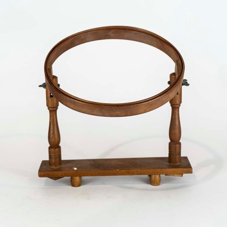 Lote siguiente: Bastidor de madera para decoración