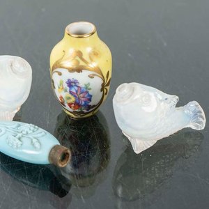 Lote de 4 Piezas Decorativas: Florero, Perfumero y 2 Saleros - imagen 2