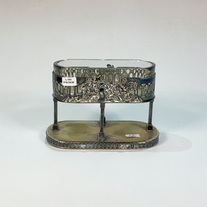 Lote siguiente: Jardinera Oval Art Nouveau Metálica con Querubines y Depósito de Cristal