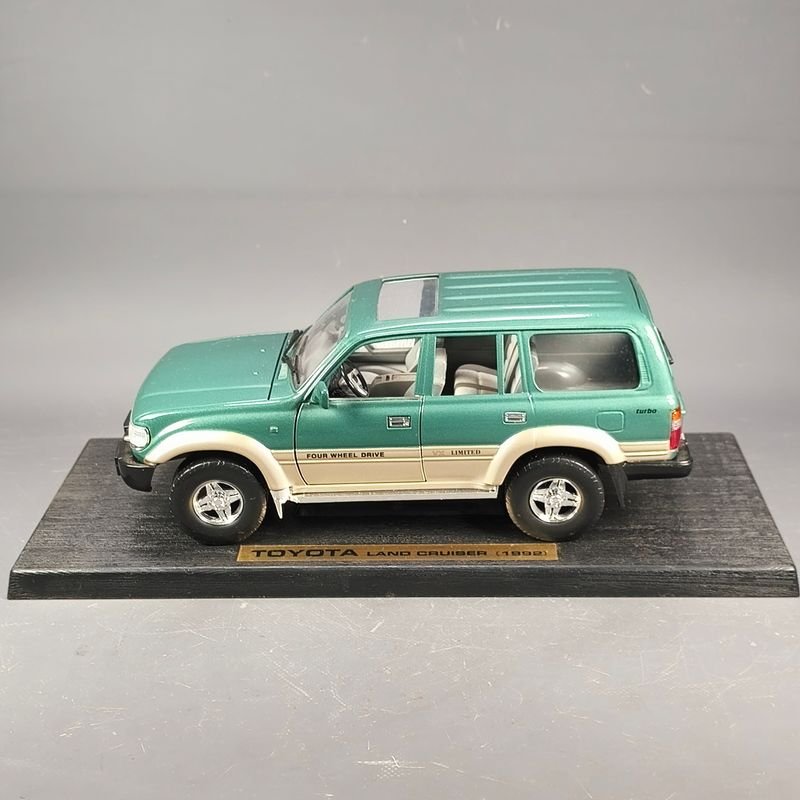 Toyota Land Cruiser Die-cast Modelo en Escala 1:18 - imagen 4