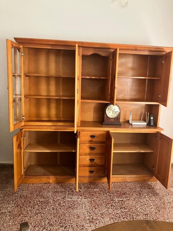 Gran Mueble de Cristalero-Madera con Relojes y Estanterías - imagen 3