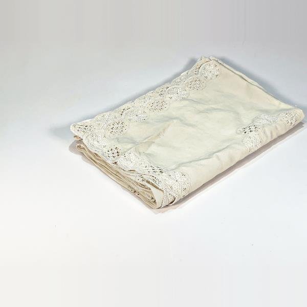 Mantel de Hilo Beige Bordado y Calado con Detalles - 1.70 x 2.34 mts