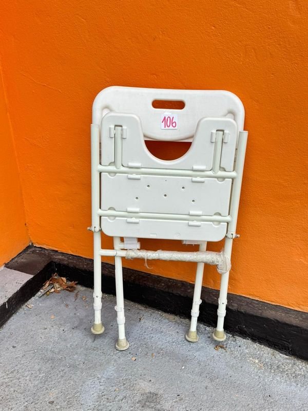Silla Plegable para Baño de Aluminio - Igual a Nueva