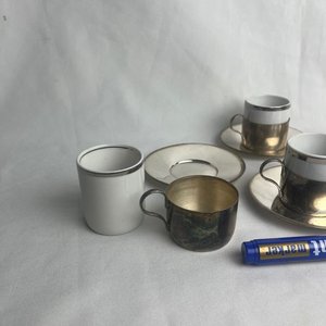 Juego de 4 Tazas de Café con Platillos en Porcelana y Metal - imagen 6