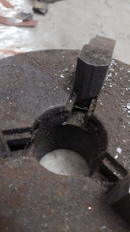 Tornillo con llave de metal - imagen 2