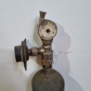 Antigua Garrafa de Oxígeno o CO2 con Manómetro - Ideal Coleccionismo Industrial - imagen 2