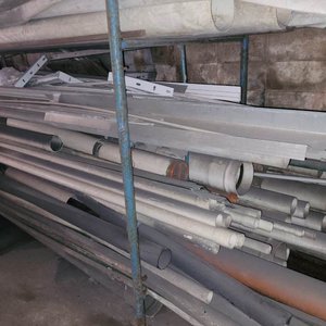 Lote anterior: Estantería con Tubos Plásticos y Perfiles Metálicos Varios