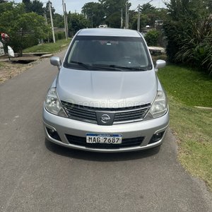 Nissan Tiida Hatchback Plata - imagen 2