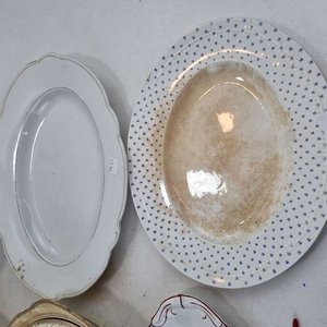L 068 - 10 Piezas - Importante surtido de piezas de vajilla antigua de diversas firmas europeas, destacando tazas y bandejas de servicio (Con detalles y averias) - imagen 14